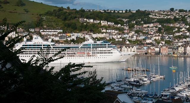 Mid-river mooring, Dartmouth