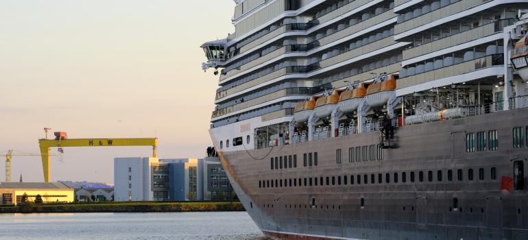 Queen Victoria Cruise Ship arriving into H&W Belfast Ship repair